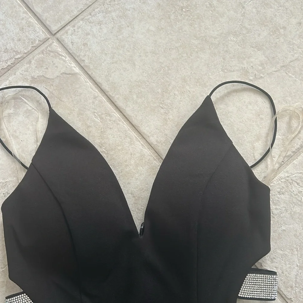 Windsor Black Plunge Neckline Dress - Picture 3 of 13